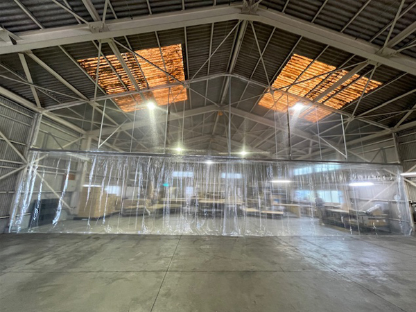 工場用の屋内間仕切りシート