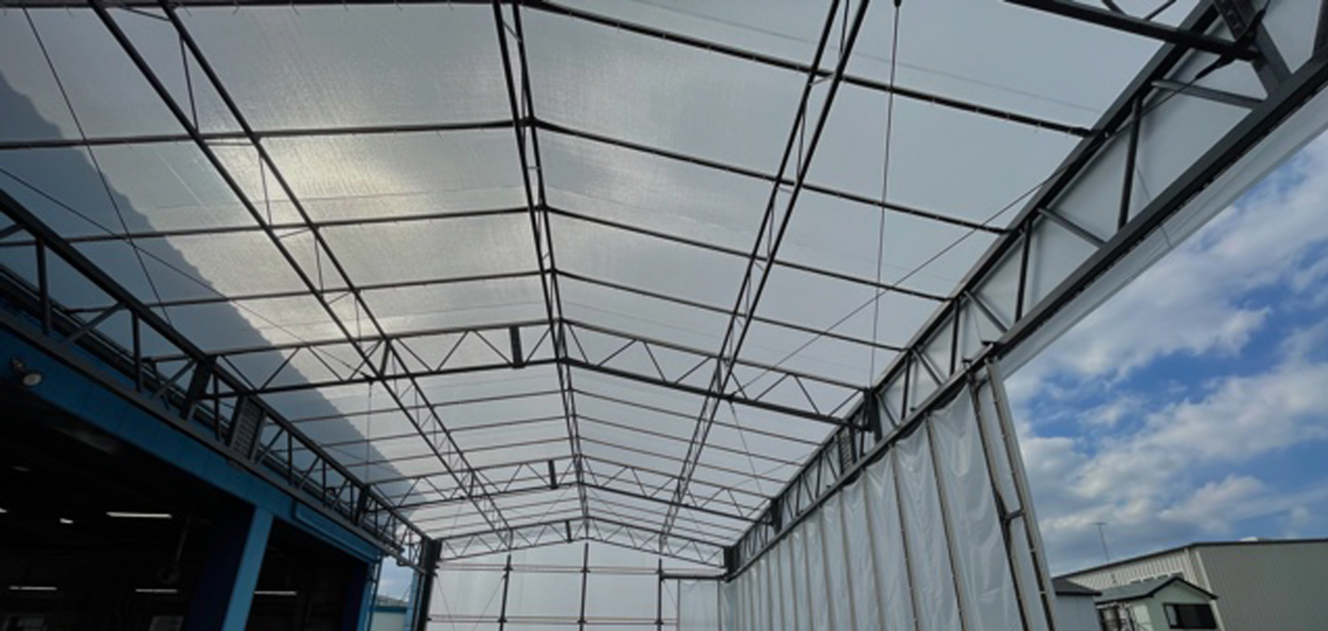 荷捌き場・テント屋根